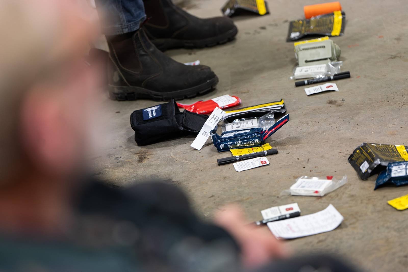 Trauma- och förbandsmaterial utlagt under utbildning